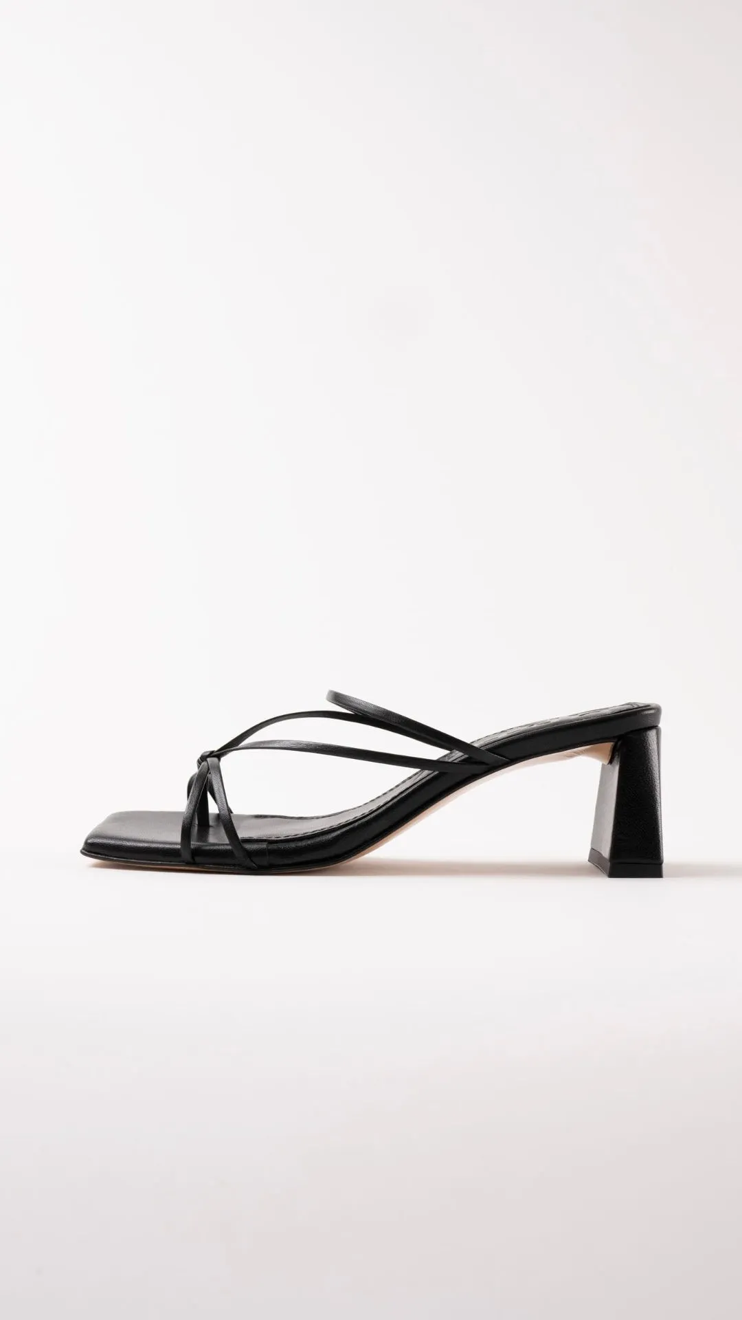 ARANDINA - Black Leather Strappy Sandals