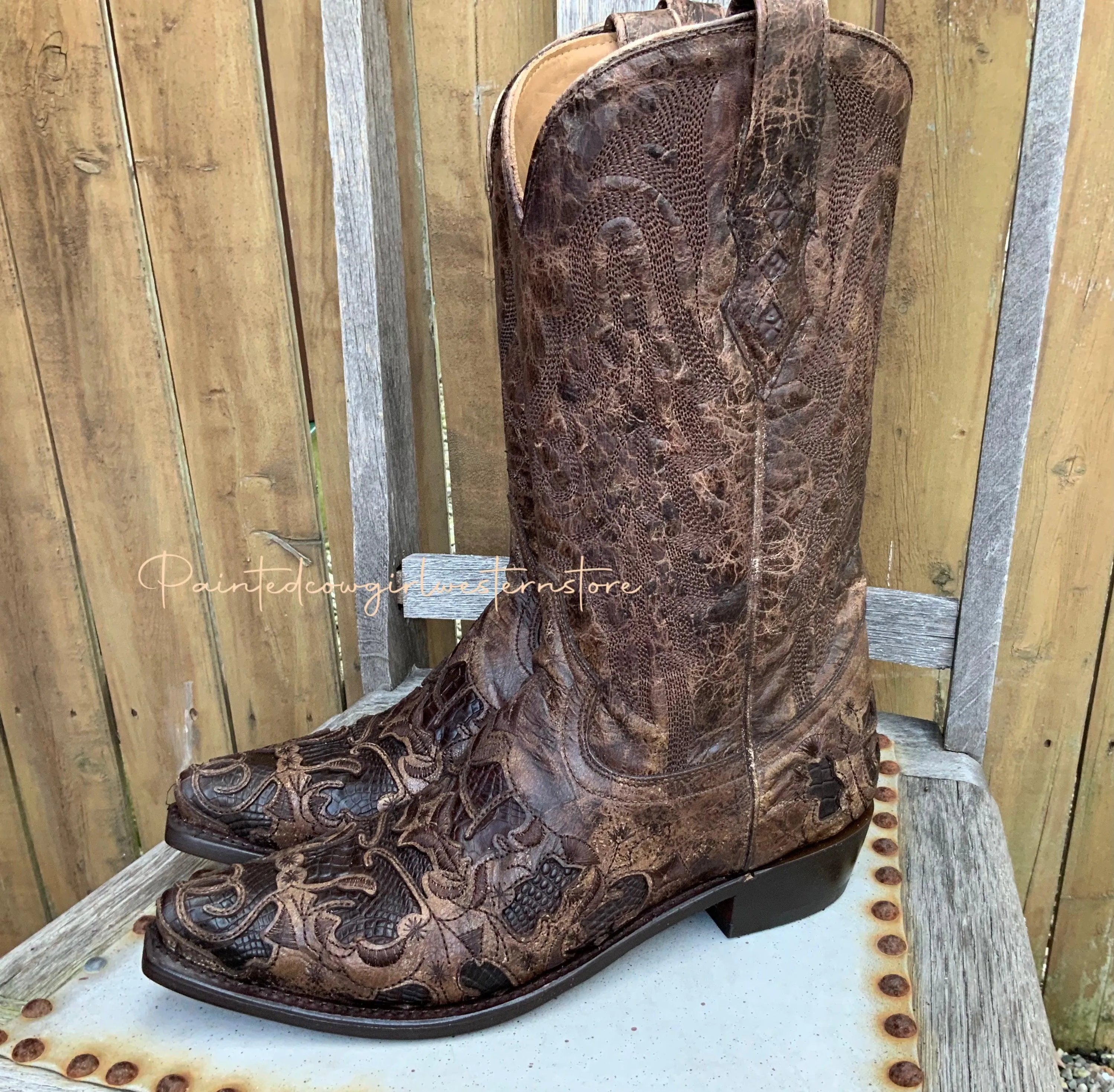 Corral Men's Distressed Brown Alligator Inlay Snip Toe Cowboy Boots A4115