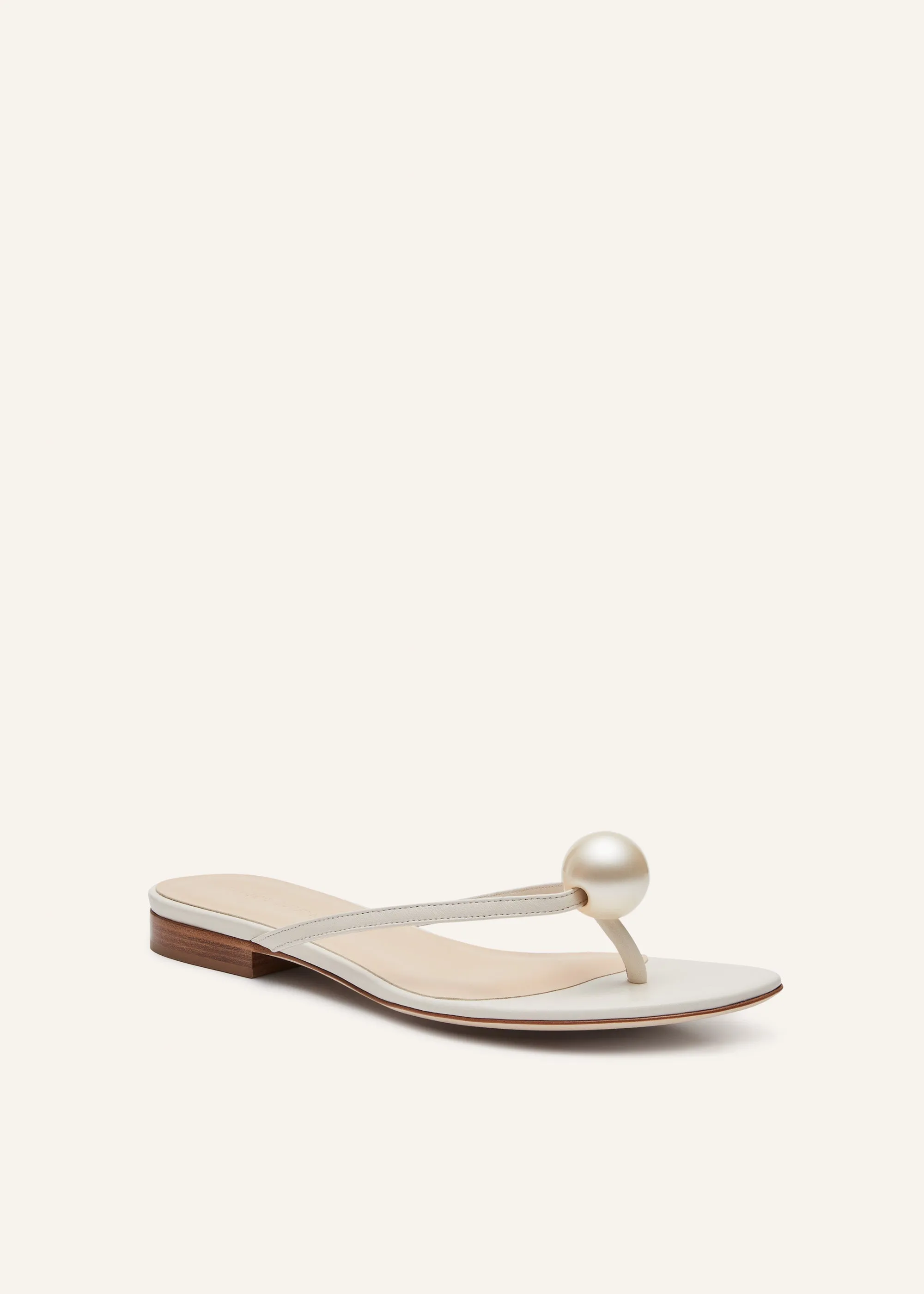 Flat thong pearl sandals in cream leather