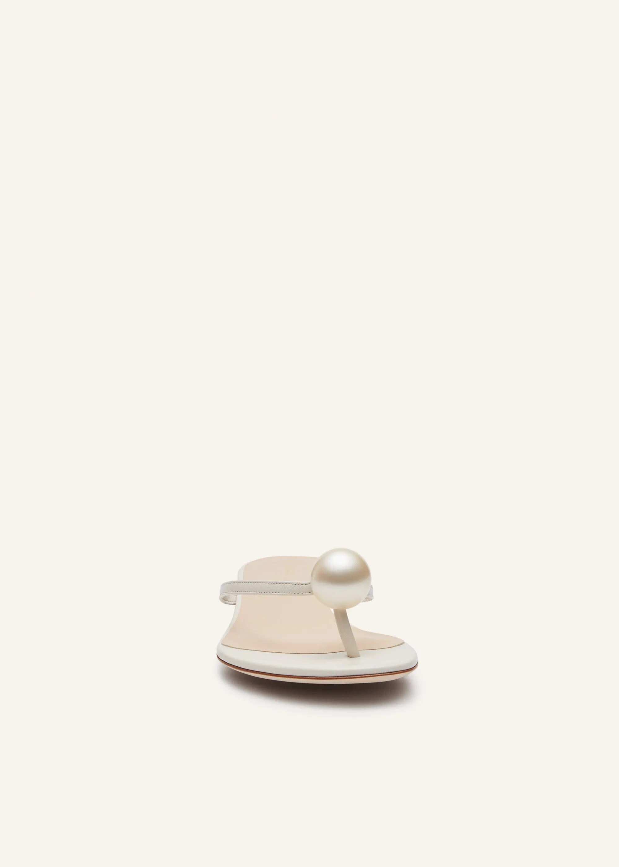 Flat thong pearl sandals in cream leather