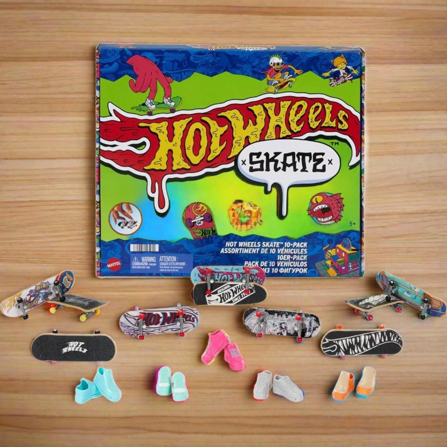 Hot Wheels Skate Fingerboards 10-Pack, Set of 10 Finger Skateboards with 5 Pairs of Removable Skate Shoes Themed Graphics