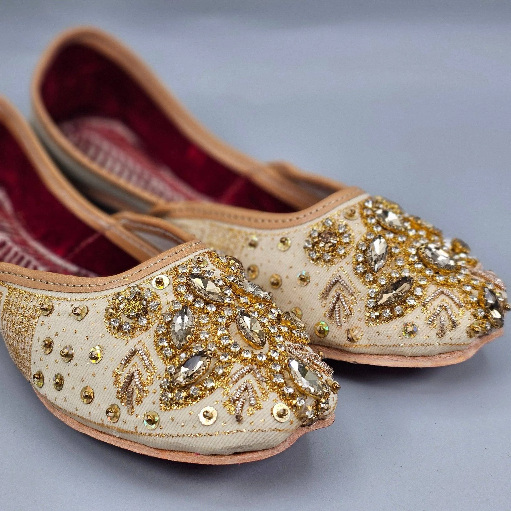 LAILA - Sequined Gold Jutti