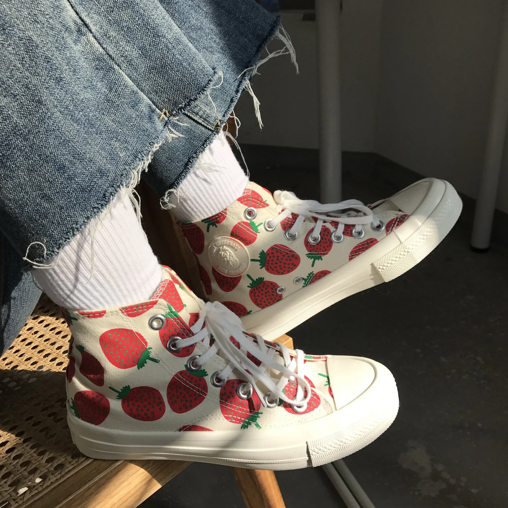 Strawberry Graffiti Canvas Shoes AD11020