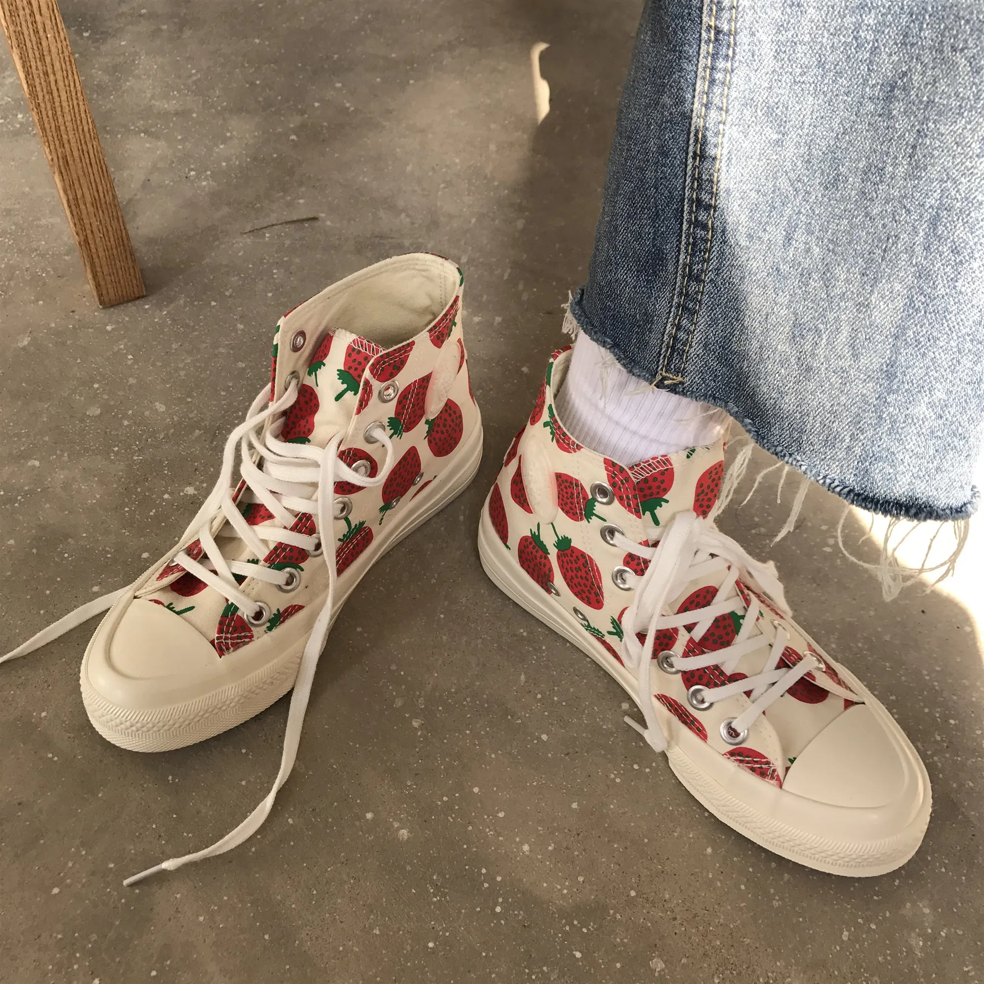 Strawberry Graffiti Canvas Shoes AD11020