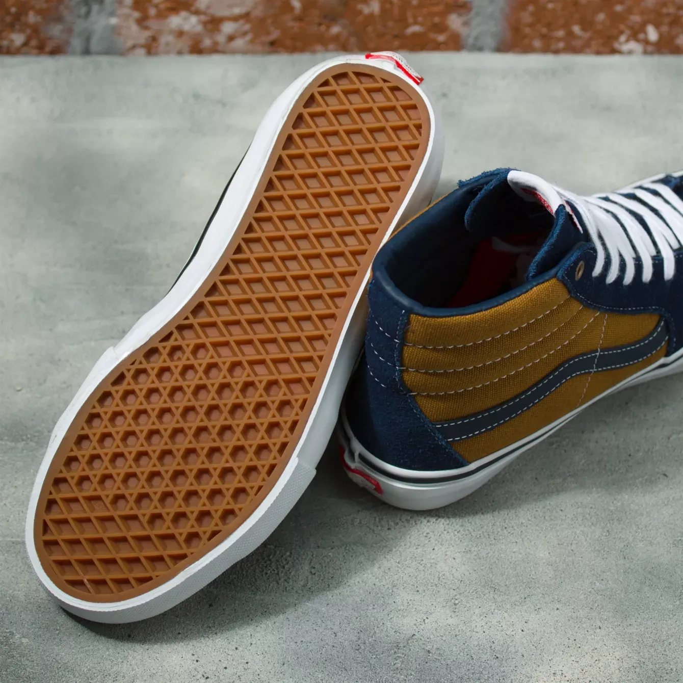 VANS REYNOLDS  SKATE SK8-HI NAVY / GOLDEN BROWN